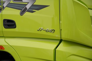 һ�����J7 ��Ӣ�� 15.6L LNG 640���� 6X4 һ�����12�� AMT�Զ��� ǣ����ͼƬ