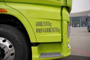 һ�����J7 ��Ӣ�� 15.6L LNG 640���� 6X4 һ�����12�� AMT�Զ��� ǣ����ͼƬ