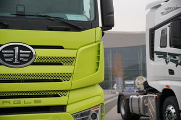 һ�����J7 ��Ӣ�� 15.6L LNG 640���� 6X4 һ�����12�� AMT�Զ��� ǣ����ͼƬ