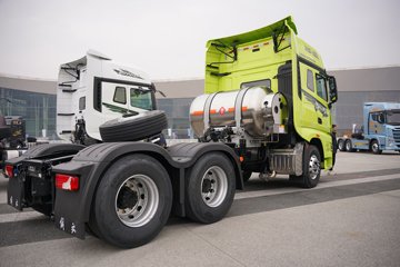 һ�����J7 ��Ӣ�� 15.6L LNG 640���� 6X4 һ�����12�� AMT�Զ��� ǣ����ͼƬ