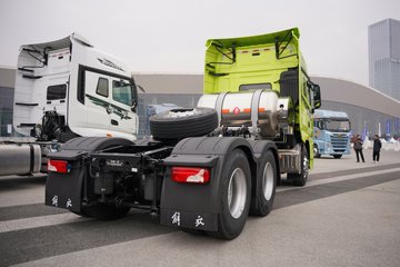 һ�����J7 ��Ӣ�� 15.6L LNG 640���� 6X4 һ�����12�� AMT�Զ��� ǣ����ͼƬ