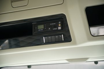 һ�����J7 ��Ӣ�� 15.6L LNG 640���� 6X4 һ�����12�� AMT�Զ��� ǣ����ͼƬ