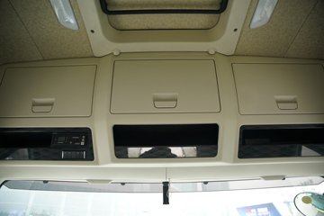 һ�����J7 ��Ӣ�� 15.6L LNG 640���� 6X4 һ�����12�� AMT�Զ��� ǣ����ͼƬ