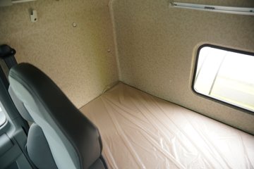 һ�����J7 ��Ӣ�� 15.6L LNG 640���� 6X4 һ�����12�� AMT�Զ��� ǣ����ͼƬ