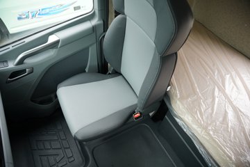 һ�����J7 ��Ӣ�� 15.6L LNG 640���� 6X4 һ�����12�� AMT�Զ��� ǣ����ͼƬ