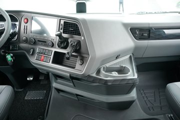 һ�����J7 ��Ӣ�� 15.6L LNG 640���� 6X4 һ�����12�� AMT�Զ��� ǣ����ͼƬ