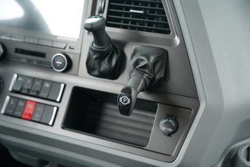 һ�����J7 ��Ӣ�� 15.6L LNG 640���� 6X4 һ�����12�� AMT�Զ��� ǣ����ͼƬ