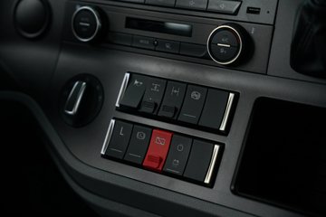 һ�����J7 ��Ӣ�� 15.6L LNG 640���� 6X4 һ�����12�� AMT�Զ��� ǣ����ͼƬ