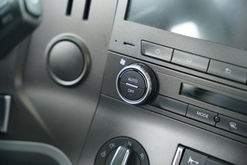 һ�����J7 ��Ӣ�� 15.6L LNG 640���� 6X4 һ�����12�� AMT�Զ��� ǣ����ͼƬ