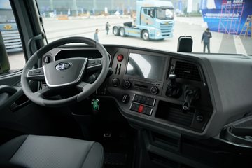 һ�����J7 ��Ӣ�� 15.6L LNG 640���� 6X4 һ�����12�� AMT�Զ��� ǣ����ͼƬ