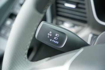 һ�����J7 ��Ӣ�� 15.6L LNG 640���� 6X4 һ�����12�� AMT�Զ��� ǣ����ͼƬ