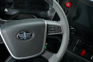 һ�����J7 ��Ӣ�� 15.6L LNG 640���� 6X4 һ�����12�� AMT�Զ��� ǣ����ͼƬ