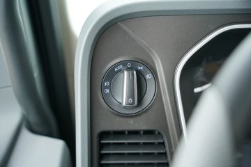 һ�����J7 ��Ӣ�� 15.6L LNG 640���� 6X4 һ�����12�� AMT�Զ��� ǣ����ͼƬ