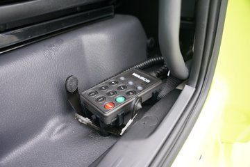 һ�����J7 ��Ӣ�� 15.6L LNG 640���� 6X4 һ�����12�� AMT�Զ��� ǣ����ͼƬ