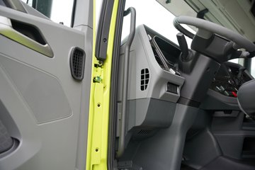 һ�����J7 ��Ӣ�� 15.6L LNG 640���� 6X4 һ�����12�� AMT�Զ��� ǣ����ͼƬ