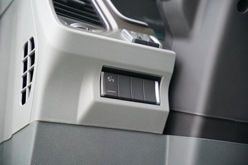 һ�����J7 ��Ӣ�� 15.6L LNG 640���� 6X4 һ�����12�� AMT�Զ��� ǣ����ͼƬ