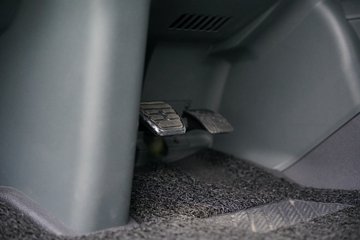 һ�����J7 ��Ӣ�� 15.6L LNG 640���� 6X4 һ�����12�� AMT�Զ��� ǣ����ͼƬ