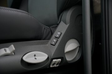 һ�����J7 ��Ӣ�� 15.6L LNG 640���� 6X4 һ�����12�� AMT�Զ��� ǣ����ͼƬ