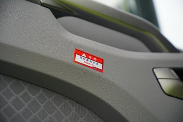 һ�����J7 ��Ӣ�� 15.6L LNG 640���� 6X4 һ�����12�� AMT�Զ��� ǣ����ͼƬ