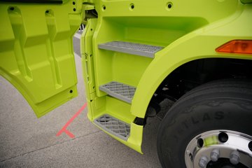 һ�����J7 ��Ӣ�� 15.6L LNG 640���� 6X4 һ�����12�� AMT�Զ��� ǣ����ͼƬ