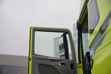 һ�����J7 ��Ӣ�� 15.6L LNG 640���� 6X4 һ�����12�� AMT�Զ��� ǣ����ͼƬ