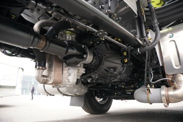 һ�����J7 ��Ӣ�� 15.6L LNG 640���� 6X4 һ�����12�� AMT�Զ��� ǣ����ͼƬ