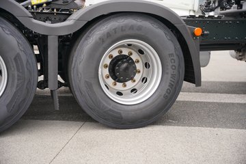 һ�����J7 ��Ӣ�� 15.6L LNG 640���� 6X4 һ�����12�� AMT�Զ��� ǣ����ͼƬ