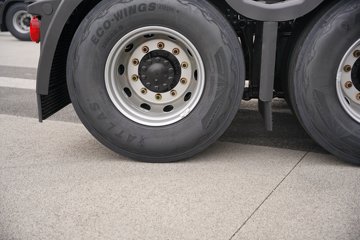 һ�����J7 ��Ӣ�� 15.6L LNG 640���� 6X4 һ�����12�� AMT�Զ��� ǣ����ͼƬ