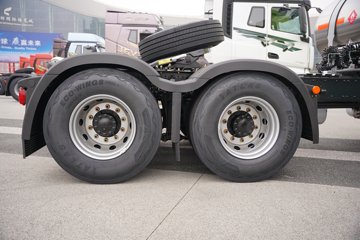 һ�����J7 ��Ӣ�� 15.6L LNG 640���� 6X4 һ�����12�� AMT�Զ��� ǣ����ͼƬ