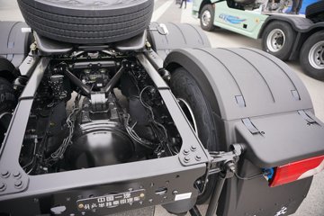 һ�����J7 ��Ӣ�� 15.6L LNG 640���� 6X4 һ�����12�� AMT�Զ��� ǣ����ͼƬ