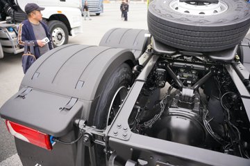 һ�����J7 ��Ӣ�� 15.6L LNG 640���� 6X4 һ�����12�� AMT�Զ��� ǣ����ͼƬ