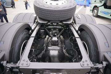 һ�����J7 ��Ӣ�� 15.6L LNG 640���� 6X4 һ�����12�� AMT�Զ��� ǣ����ͼƬ