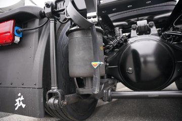 һ�����J7 ��Ӣ�� 15.6L LNG 640���� 6X4 һ�����12�� AMT�Զ��� ǣ����ͼƬ