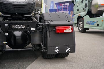 һ�����J7 ��Ӣ�� 15.6L LNG 640���� 6X4 һ�����12�� AMT�Զ��� ǣ����ͼƬ