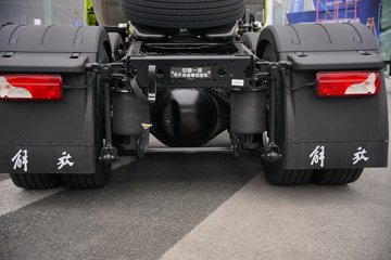 һ�����J7 ��Ӣ�� 15.6L LNG 640���� 6X4 һ�����12�� AMT�Զ��� ǣ����ͼƬ