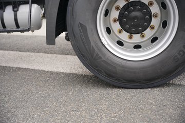 һ�����J7 ��Ӣ�� 15.6L LNG 640���� 6X4 һ�����12�� AMT�Զ��� ǣ����ͼƬ