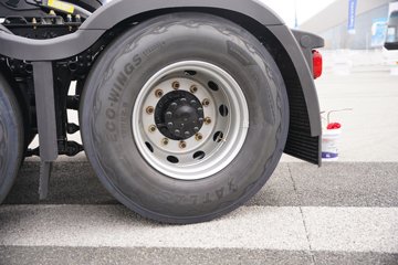 һ�����J7 ��Ӣ�� 15.6L LNG 640���� 6X4 һ�����12�� AMT�Զ��� ǣ����ͼƬ