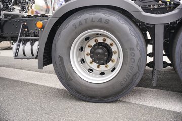 һ�����J7 ��Ӣ�� 15.6L LNG 640���� 6X4 һ�����12�� AMT�Զ��� ǣ����ͼƬ