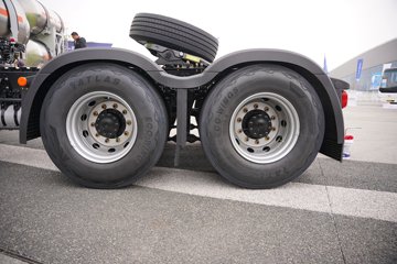 һ�����J7 ��Ӣ�� 15.6L LNG 640���� 6X4 һ�����12�� AMT�Զ��� ǣ����ͼƬ