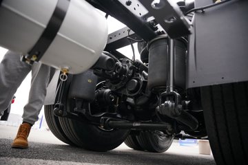 һ�����J7 ��Ӣ�� 15.6L LNG 640���� 6X4 һ�����12�� AMT�Զ��� ǣ����ͼƬ