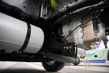 һ�����J7 ��Ӣ�� 15.6L LNG 640���� 6X4 һ�����12�� AMT�Զ��� ǣ����ͼƬ