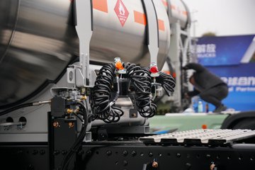 һ�����J7 ��Ӣ�� 15.6L LNG 640���� 6X4 һ�����12�� AMT�Զ��� ǣ����ͼƬ