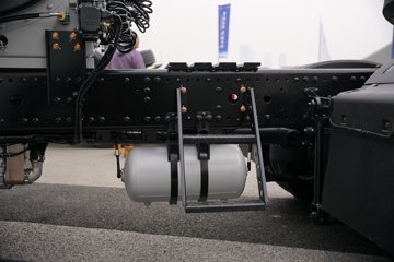 һ�����J7 ��Ӣ�� 15.6L LNG 640���� 6X4 һ�����12�� AMT�Զ��� ǣ����ͼƬ