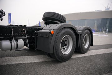 һ�����J7 ��Ӣ�� 15.6L LNG 640���� 6X4 һ�����12�� AMT�Զ��� ǣ����ͼƬ