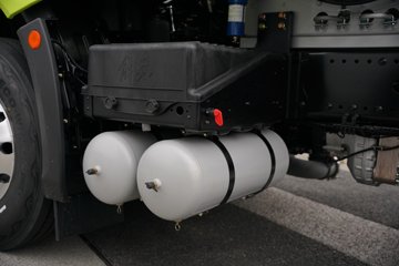 һ�����J7 ��Ӣ�� 15.6L LNG 640���� 6X4 һ�����12�� AMT�Զ��� ǣ����ͼƬ