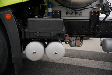 һ�����J7 ��Ӣ�� 15.6L LNG 640���� 6X4 һ�����12�� AMT�Զ��� ǣ����ͼƬ