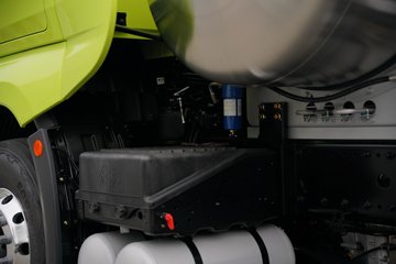 һ�����J7 ��Ӣ�� 15.6L LNG 640���� 6X4 һ�����12�� AMT�Զ��� ǣ����ͼƬ