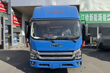 江铃蓝鲸宽体 2.5L柴油 174马力 万里扬6档 3.85米排半厢式轻卡