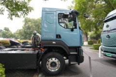 东风柳汽乘龙H5 6X4 侧置电池 纯电动牵引车 宁德时代400kWh