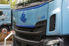 东风柳汽乘龙H5 6X4 侧置电池 纯电动牵引车 宁德时代400kWh